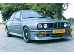 Der Cecotto von schräg vorn mit schwarzen BBS-Felgen
