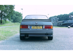 Der Cecotto von hinten auf dem Parkplatz im Grünen