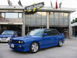Der blaue M3 von vorn vor dem Tuning-Betrieb