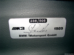 Cecotto-Plakette Nr. 238/505 mit Unterschrift, Nahaufnahme