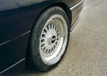 Dreiteilige BBS-Felge mit poliertem Felgenrand, Nahaufnahme