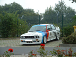 Der M3 von schräg vorn an der Straße