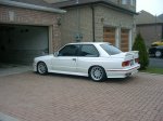 Robs weißer M3 vor der Garage in Kanada