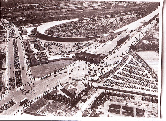 Historische Luftaufnahme der AVUS-Nordkurve am Funkturm