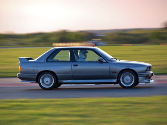 BMW M3 Evolution II in Fahrt