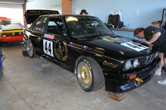Schwarz-goldener JPS-BMW M3 von Richards und Longhurst