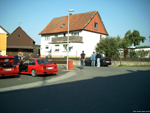 3. s14.de-Treffen Düderode 2003: M3-Gruppe im Ortskern vor einem Fachwerkhaus