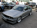 2. s14.de-Treffen Mannheim 2003: silbergrauer M3 E30 mit Kreuzspeichenfelgen von schräg vorn