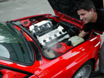2. s14.de-Treffen Mannheim 2003: Einstellarbeiten am S14-Motor eines roten M3